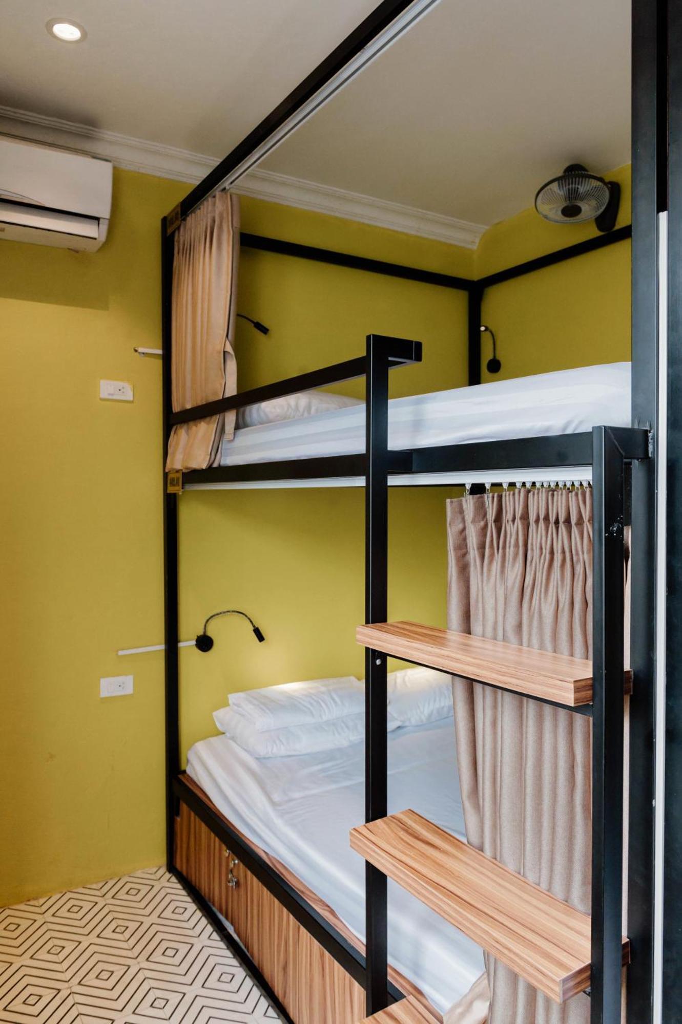 Tabalo Capsule hotel 3*